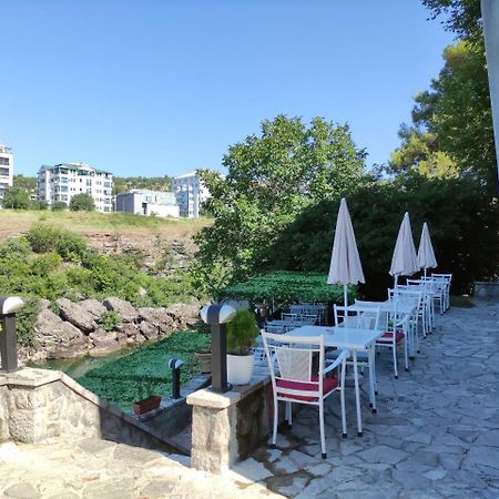 Hotel Ambasador Podgorica Luaran gambar