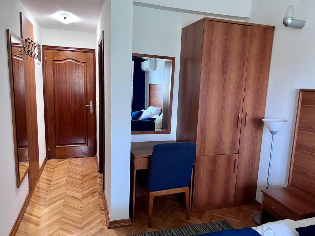 Hotel Ambasador Podgorica Luaran gambar