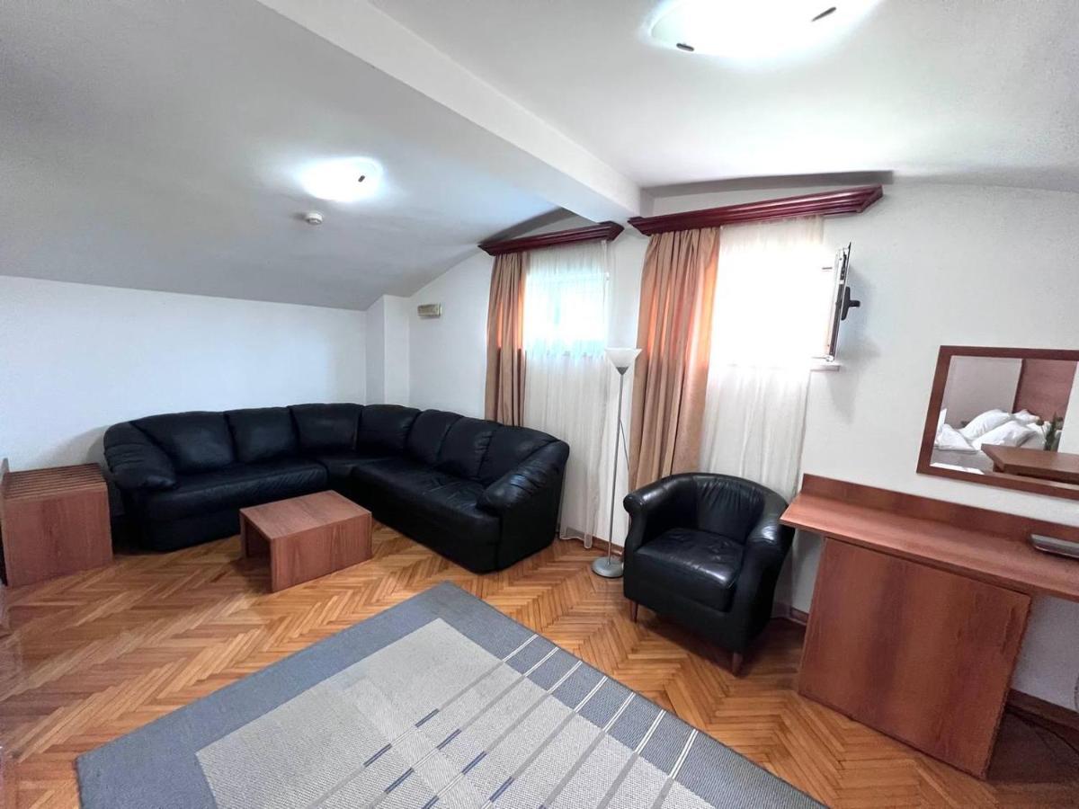 Hotel Ambasador Podgorica Luaran gambar