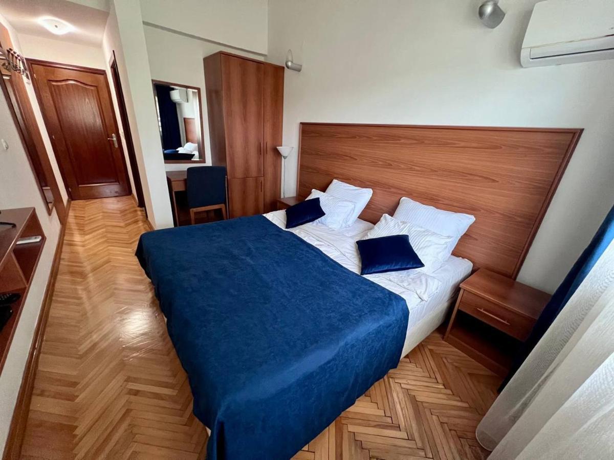 Hotel Ambasador Podgorica Luaran gambar