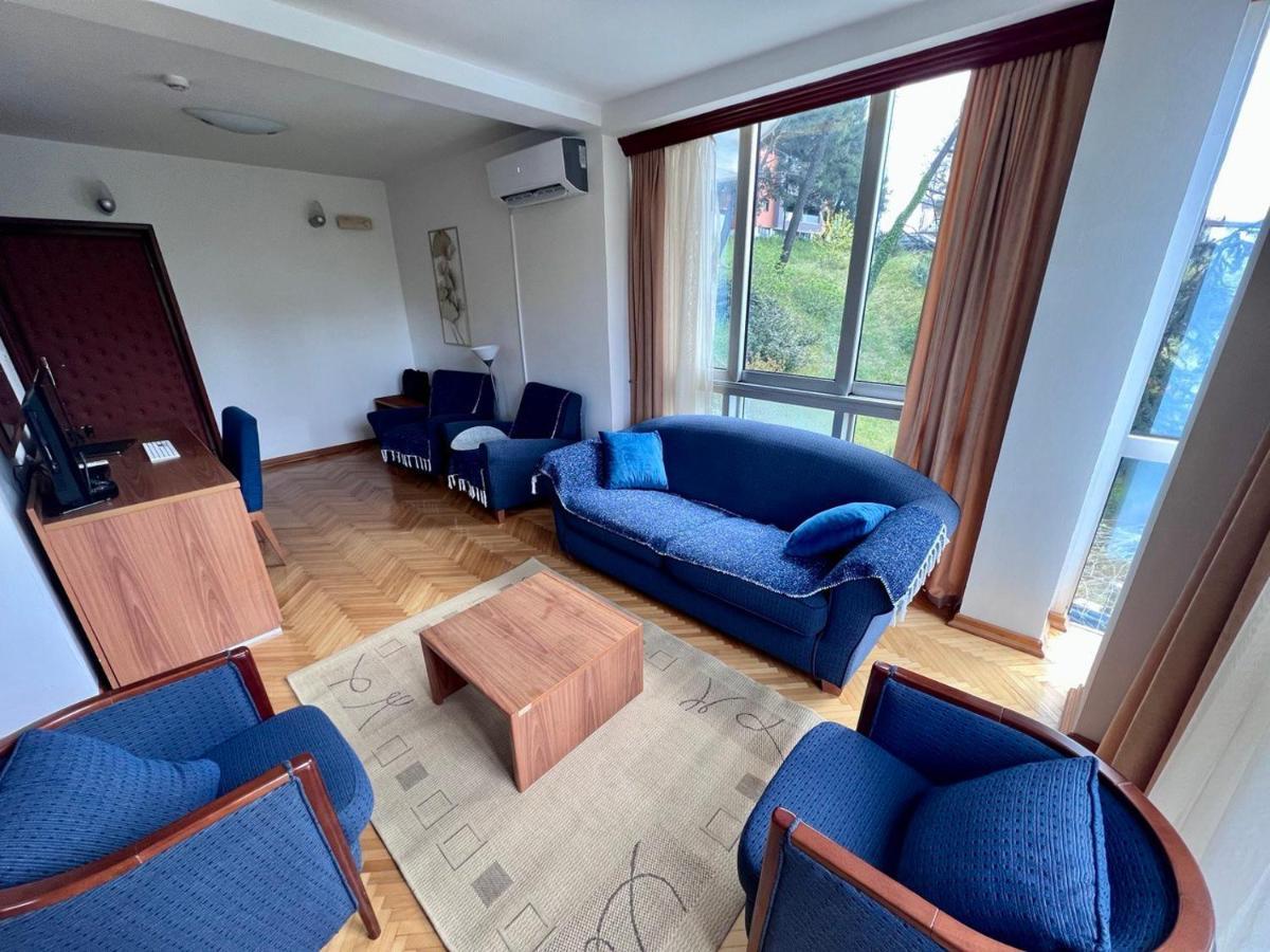 Hotel Ambasador Podgorica Luaran gambar