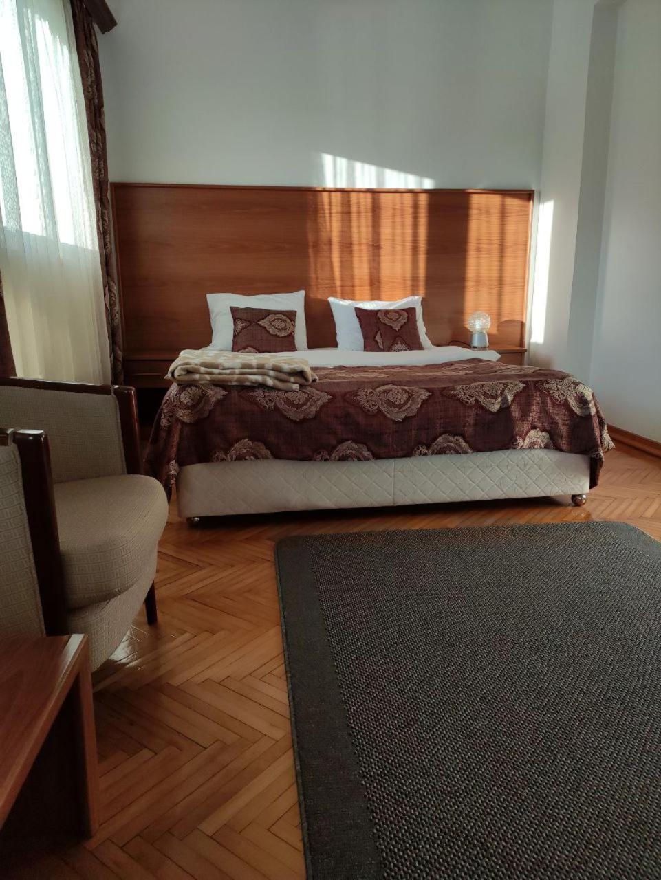 Hotel Ambasador Podgorica Luaran gambar