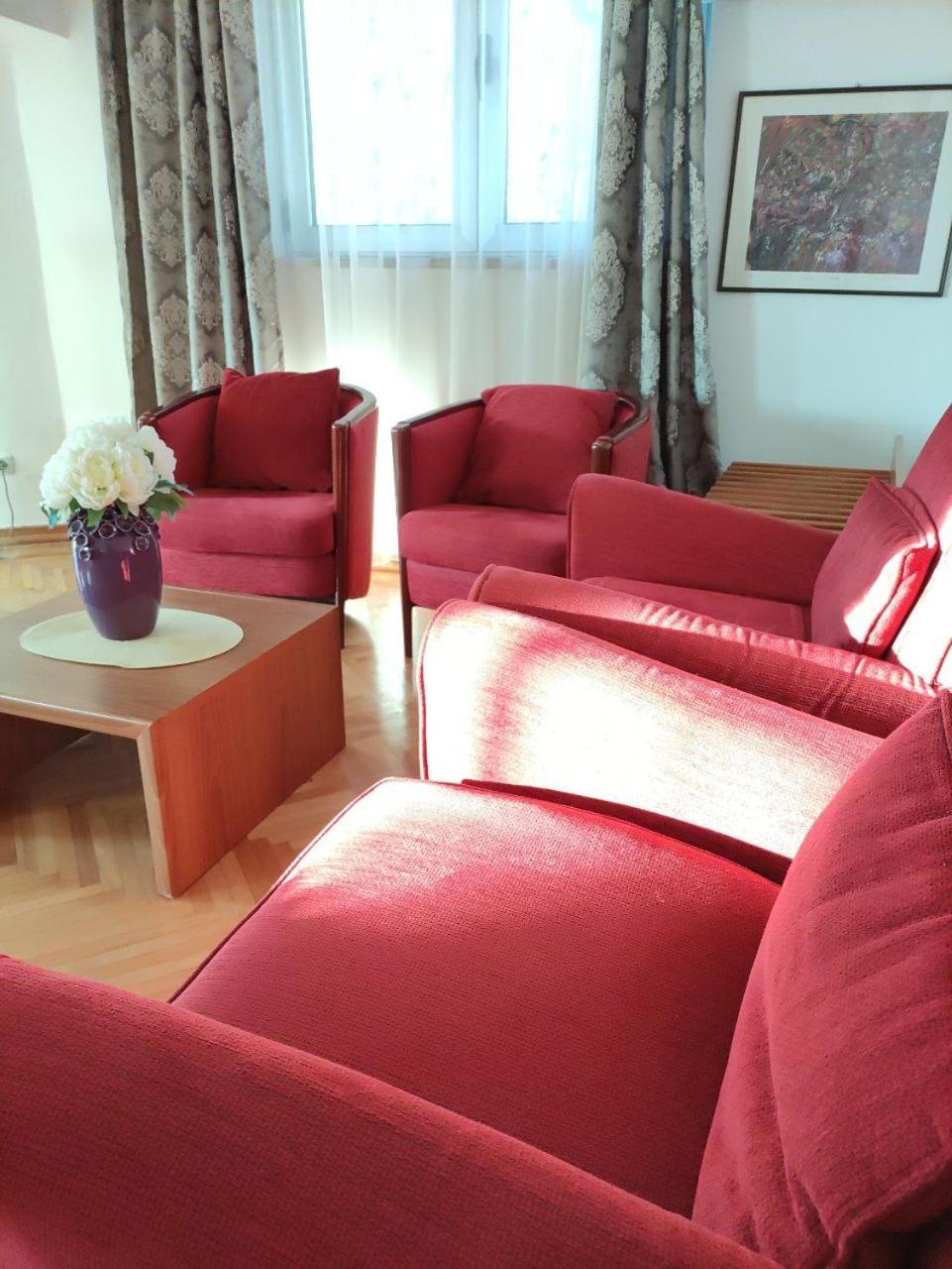 Hotel Ambasador Podgorica Luaran gambar