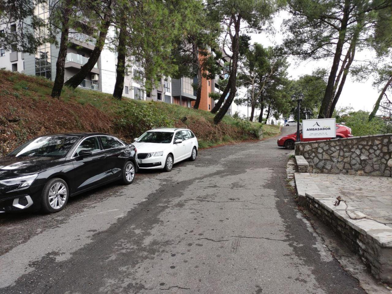 Hotel Ambasador Podgorica Luaran gambar