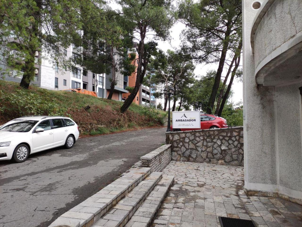 Hotel Ambasador Podgorica Luaran gambar
