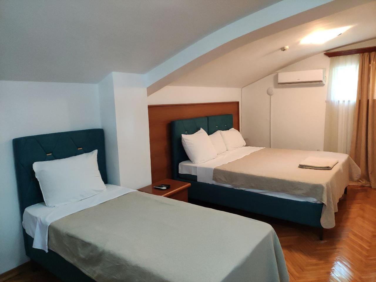 Hotel Ambasador Podgorica Luaran gambar