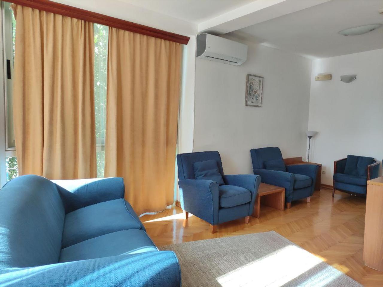 Hotel Ambasador Podgorica Luaran gambar