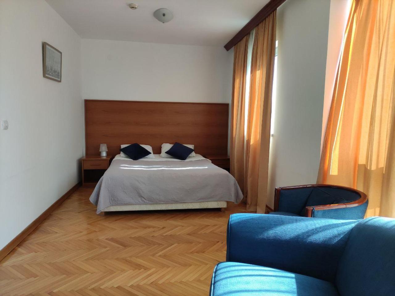 Hotel Ambasador Podgorica Luaran gambar