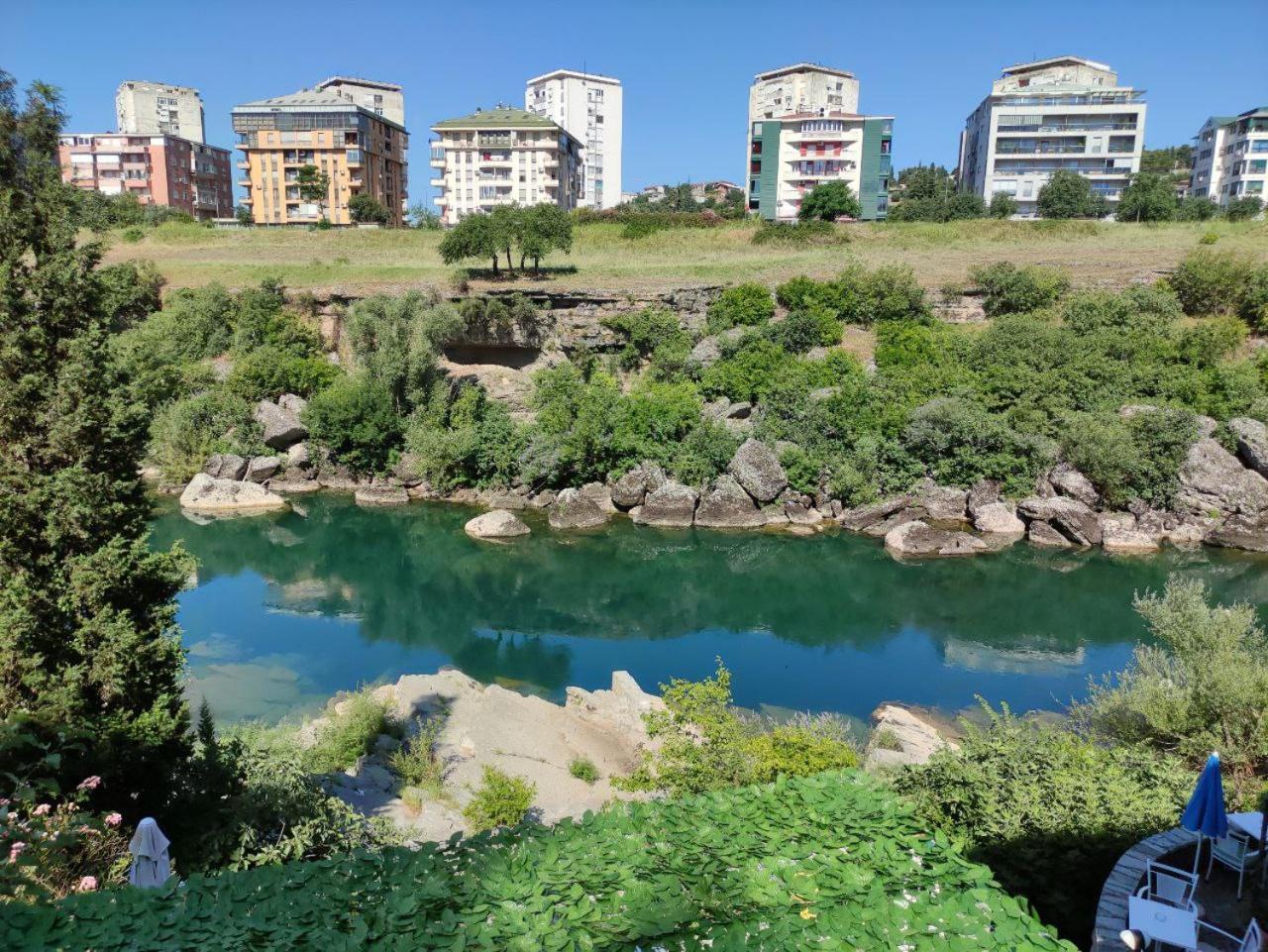 Hotel Ambasador Podgorica Luaran gambar